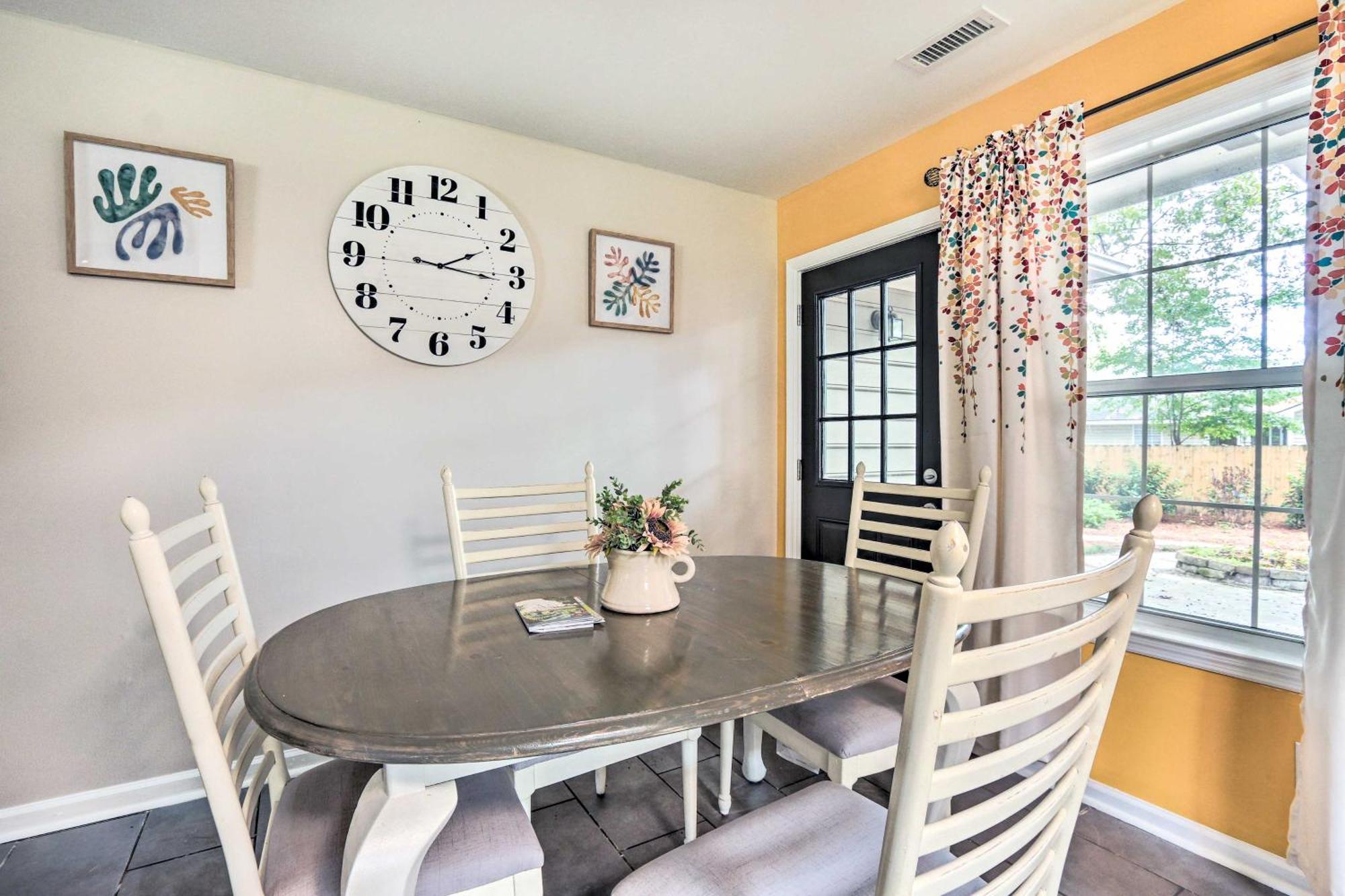 Peaceful Beaufort Home With Front Porch And Grill Bagian luar foto