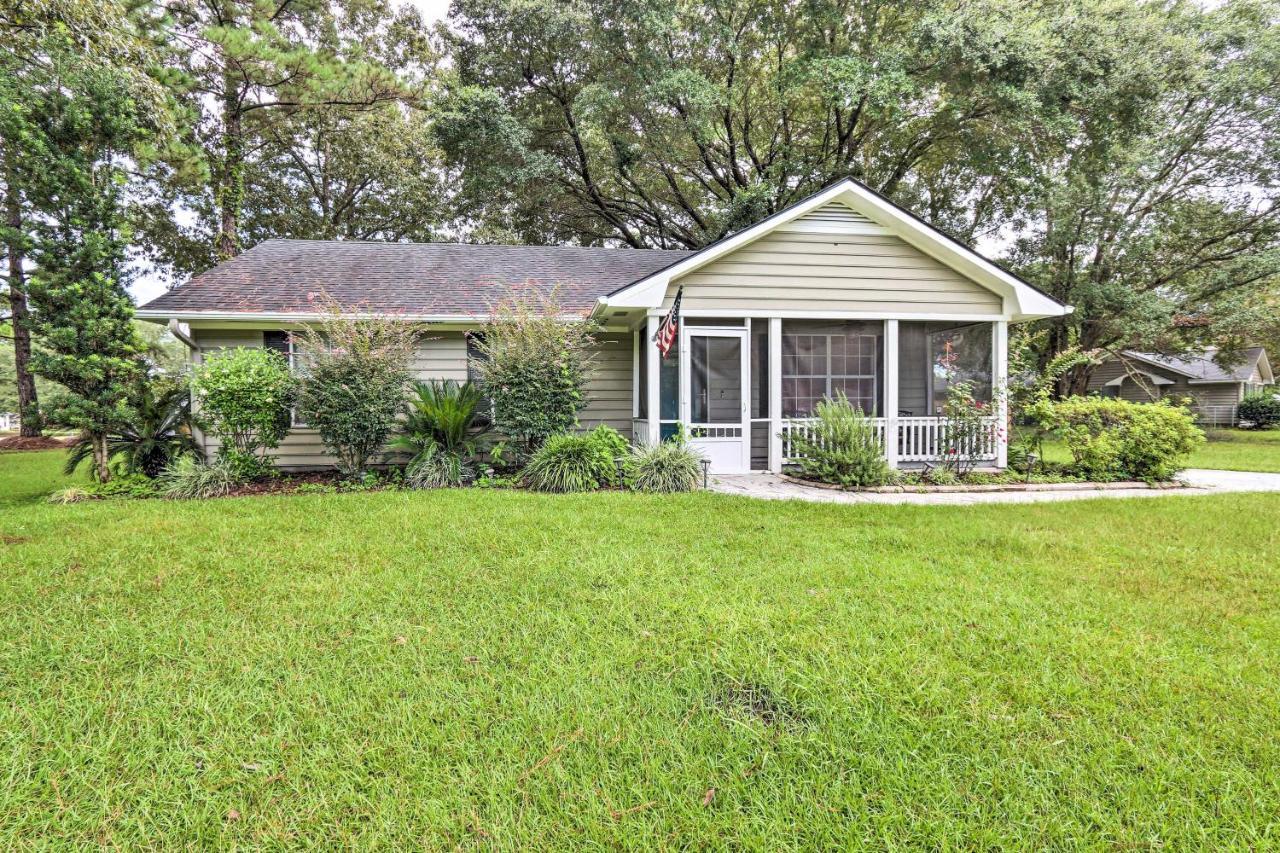 Peaceful Beaufort Home With Front Porch And Grill Bagian luar foto